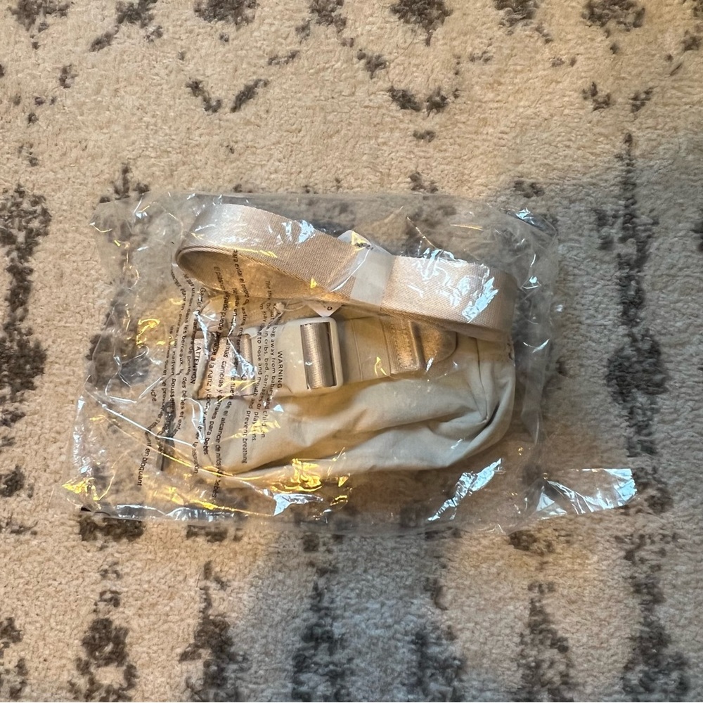 Lululemon Belt Bag in White Opal - Picture 9 of 14